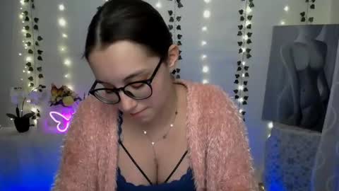 Snapshot of yours_piece_of_happiness_ chatting on February 27, 4:43 pm Happy online show from February 27, 4:43 pm