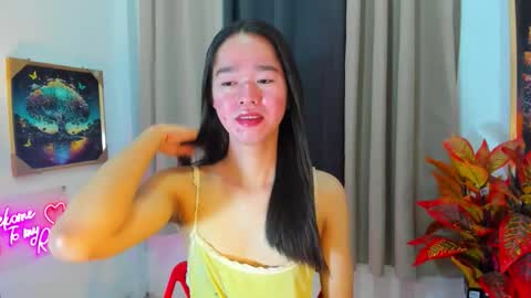 yourtinybunny online show from March 29, 11:34 am