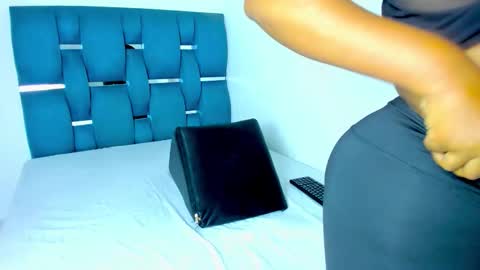Snapshot of yourwife_anna chatting on October 19, 11:37 am yourwife_anna online show from October 19, 11:37 am