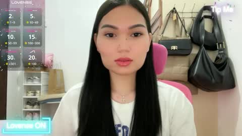 yrdrmgrl_jennie26 online show from April 7, 7:05 pm