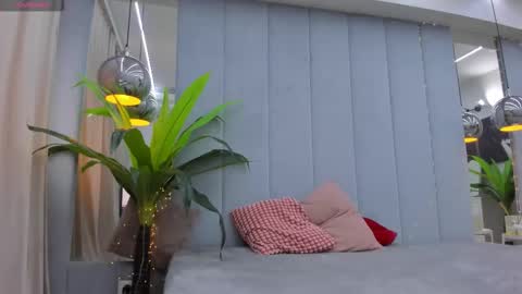 Crazy P online show from November 14, 7:43 am