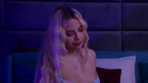 Foxie online show from November 9, 3:15 pm