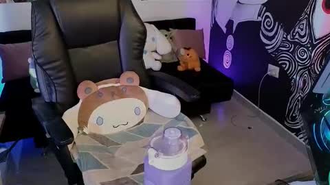    rawr   Anne Independent model      online show from October 1, 4:39 pm