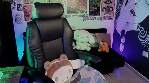    rawr   Anne Independent model      online show from September 29, 11:59 pm