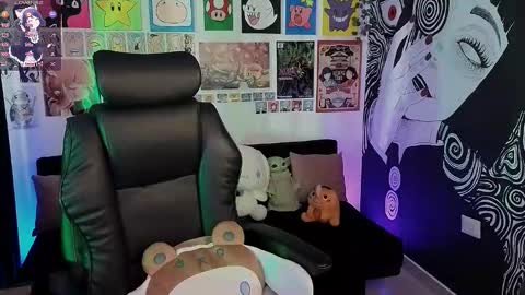    rawr   Anne Independent model      online show from October 7, 10:06 pm