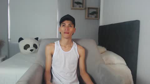yulian_vasquez online show from March 8, 12:09 pm