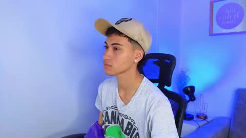 yulian_vasquez online show from September 18, 12:31 pm