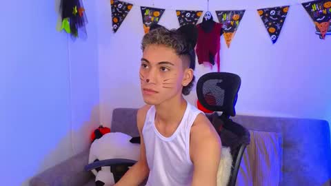 yulian_vasquez online show from October 31, 1:22 pm