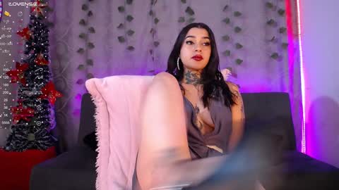 yuliath online show from December 5, 4:04 am