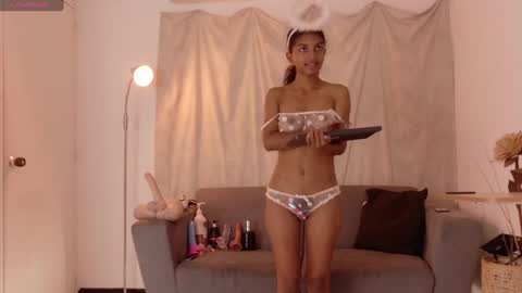 Snapshot of yuliethpetite chatting on September 25, 9:33 pm yuliethpetite online show from September 25, 9:33 pm