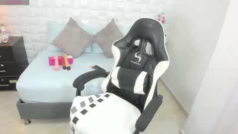 Y U L I T Z A online show from October 23, 12:17 pm