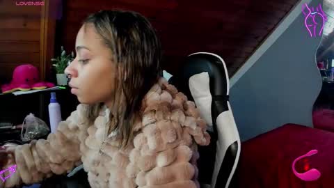 yumi_hanna online show from December 23, 2:07 am