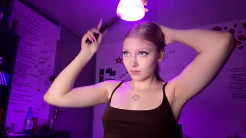 yunarosee online show from October 12, 8:54 pm