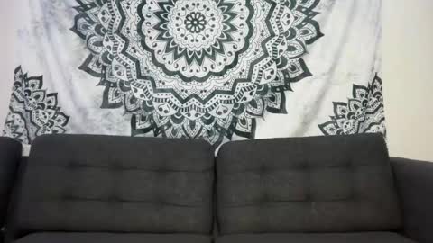 yurdreams_22 online show from May 14, 2:04 pm