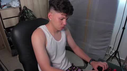 Snapshot of yurii_moody chatting on February 24, 8:25 pm yurii_moody online show from February 24, 8:25 pm