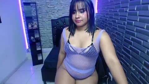 YURIKO RED online show from May 23, 4:30 am