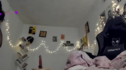 paola online show from March 9, 1:04 am