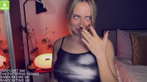 The Queen Bitch of the United Kingdom online show from November 26, 9:06 am