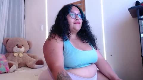 Snapshot of yvonn_jlove chatting on September 24, 12:39 am yvonn online show from September 24, 12:39 am