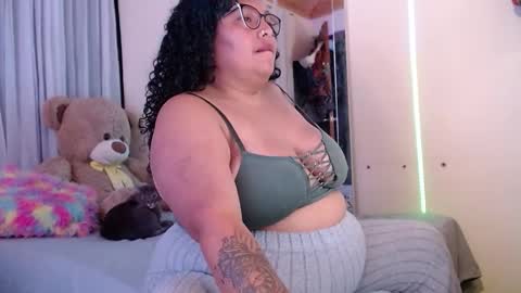 Snapshot of yvonn_jlove chatting on October 8, 2:19 am yvonn online show from October 8, 2:19 am