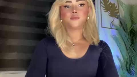 Snapshot of yvonne_guidotti chatting on March 1, 10:34 am Miss Cali online show from March 1, 10:34 am