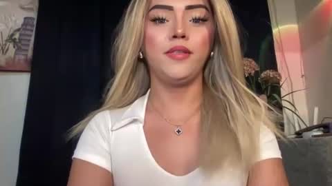 Snapshot of yvonne_guidotti chatting on September 19, 9:18 pm Miss Cali online show from September 19, 9:18 pm