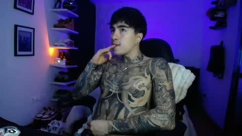 zac_muller1 online show from April 16, 5:29 am