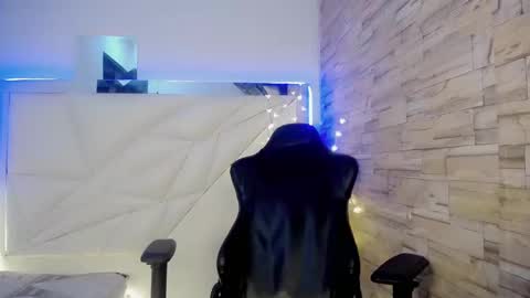 Snapshot of zacariass_ chatting on December 5, 2:04 am ZACARIAS online show from December 5, 2:04 am