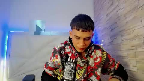 Snapshot of zacariass_ chatting on December 4, 12:24 am ZACARIAS online show from December 4, 12:24 am