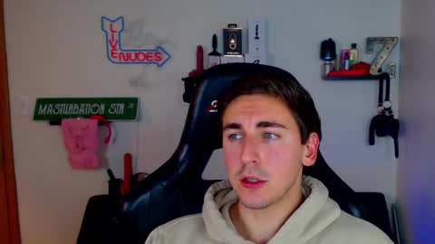 Zach Rhyder online show from December 17, 2:44 am