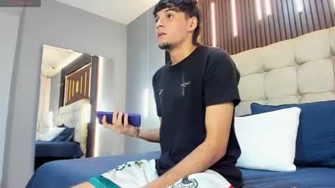 zack23__ online show from July 1, 3:15 am