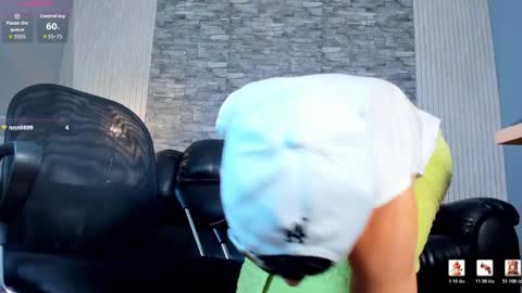 zack_joness10 online show from January 18, 5:38 am