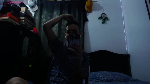 zackdriussyx online show from February 18, 4:15 am