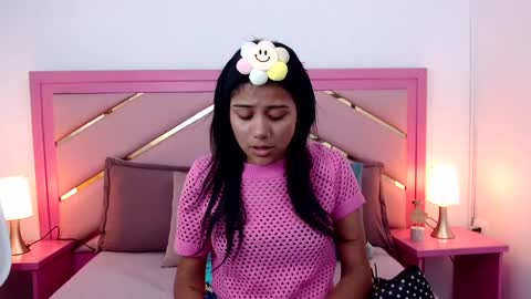 Snapshot of zaira_angel chatting on February 18, 7:19 pm Zaira Angel online show from February 18, 7:19 pm