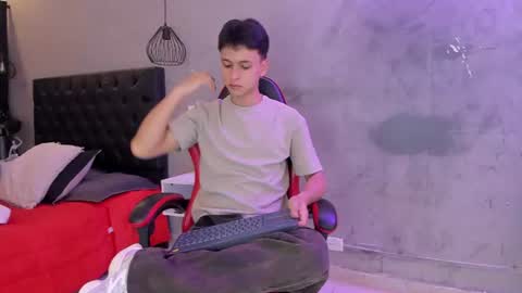 Samuel online show from June 15, 7:39 pm