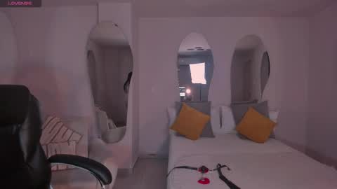 Zara  online show from February 4, 5:00 am