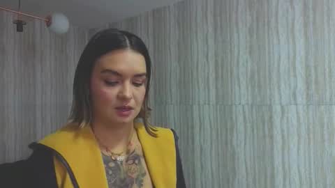 Isabella online show from January 19, 1:10 pm