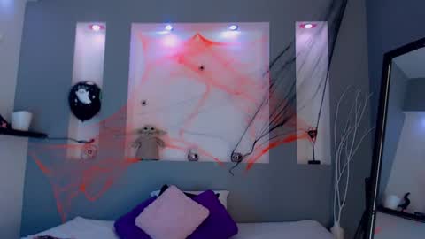 Snapshot of zean_lee chatting on October 19, 1:49 pm Karolyne online show from October 19, 1:49 pm