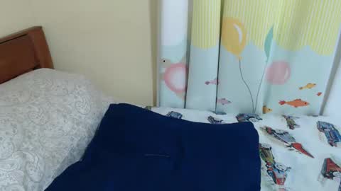 Snapshot of zeina_gen chatting on October 6, 3:35 am flabby online show from October 6, 3:35 am