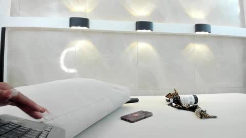 Zenda Evans online show from February 20, 6:26 am