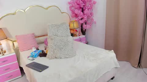 zendayarosse online show from May 13, 10:19 pm