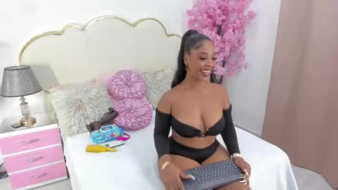 zendayarosse online show from May 11, 8:50 pm