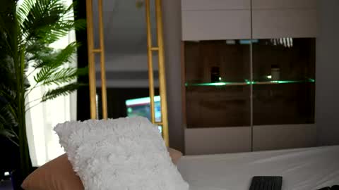 ZenyaNoir online show from April 4, 2:02 pm