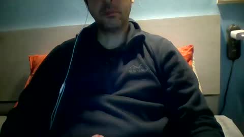 Snapshot of zeus00811 chatting on December 11, 5:21 am zeus online show from December 11, 5:21 am