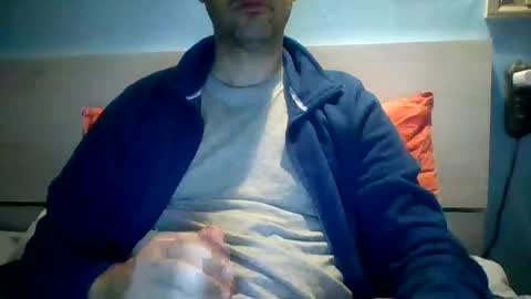 Snapshot of zeus00811 chatting on December 4, 7:33 am zeus online show from December 4, 7:33 am