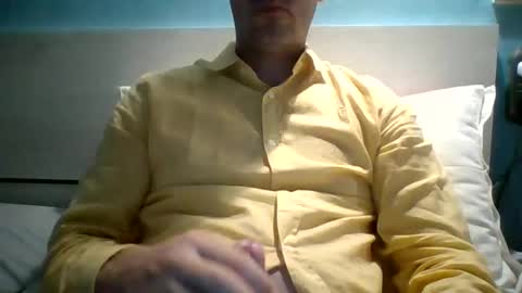 Snapshot of zeus00811 chatting on October 1, 3:27 am zeus online show from October 1, 3:27 am