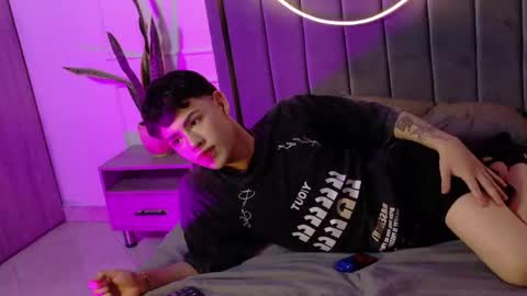 zeyn_smith online show from May 15, 1:40 pm