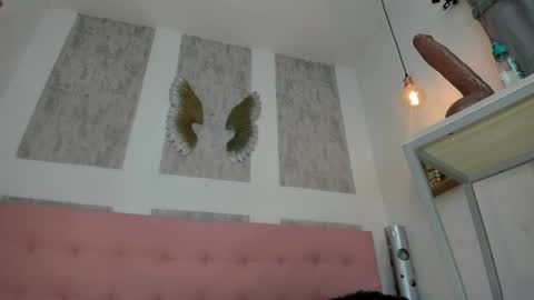 ZHAMIRA  ANDRES online show from April 9, 11:54 pm