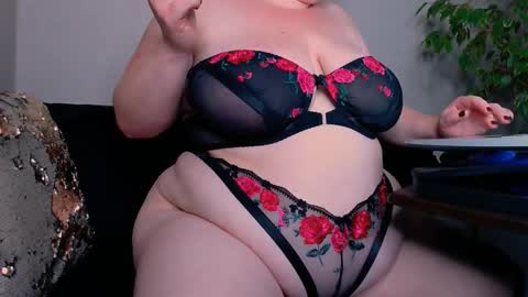 Snapshot of zinacorleone chatting on October 5, 9:33 pm zinacorleone online show from October 5, 9:33 pm