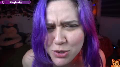 Snapshot of ziny_cosky chatting on December 4, 5:43 am Ziny Cosky online show from December 4, 5:43 am